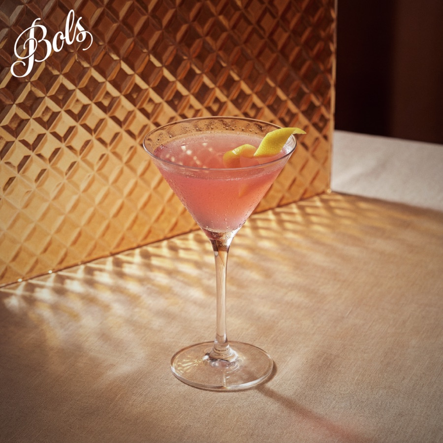 Cosmopolitan mit Bols Triple Sec im Martini-Glas